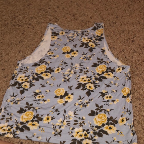 never worn ADORABLE flower tank top - Picture 3 of 5